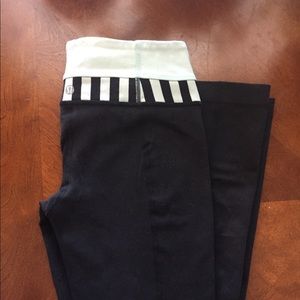 Lululemon Black Groove Pants